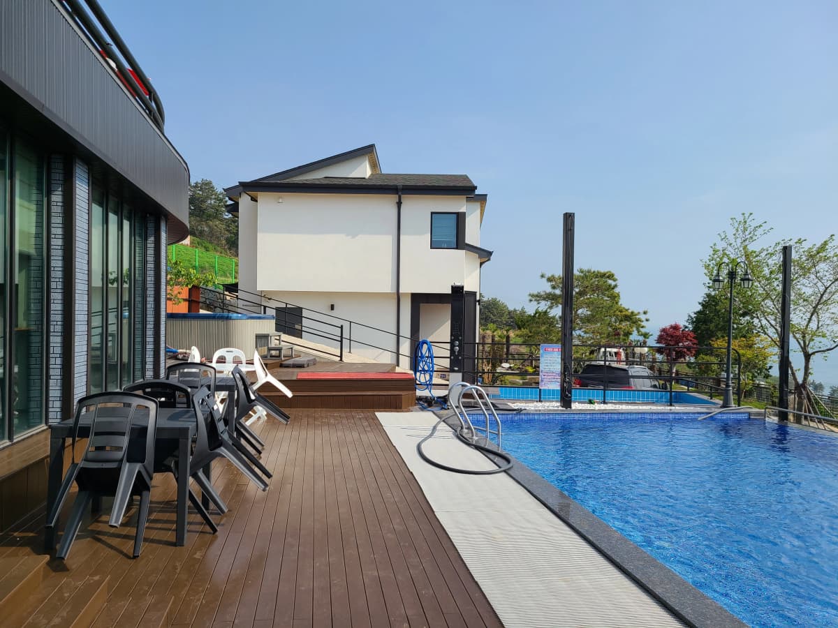 하늘빛바다펜션 봄 낮 여름 아침 수영장